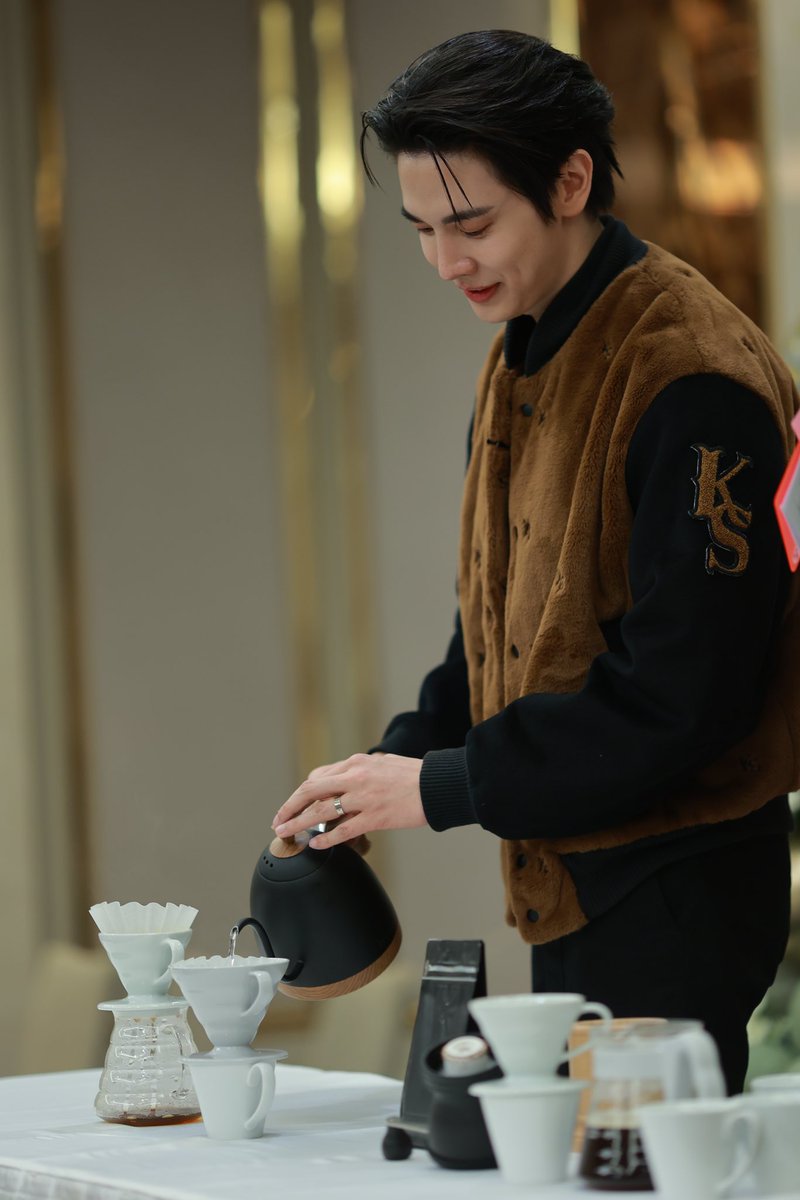 อุ้ยๆๆ ชื่อย่อ มกบ หรือเปล่าค่า
#แม็กกี้บาส #maxkybas