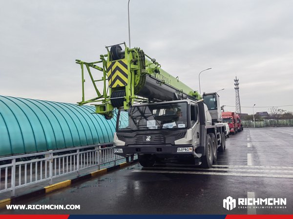 richmchn's tweet image. #MachineryExport
🚛 RICHMCHN delivered a ZOOMLION ZTC801V562-1 truck crane to Guatemala 🇬🇹!
80t lifting capacity 💪, 5-section U-type booms 🏗️ &amp;amp; powerful Yuchai engine ⚡—ready for big jobs!
📩sales@richmchn.com
👉richmchn.com
#ZOOMLION #truckcrane #heavylift #machine