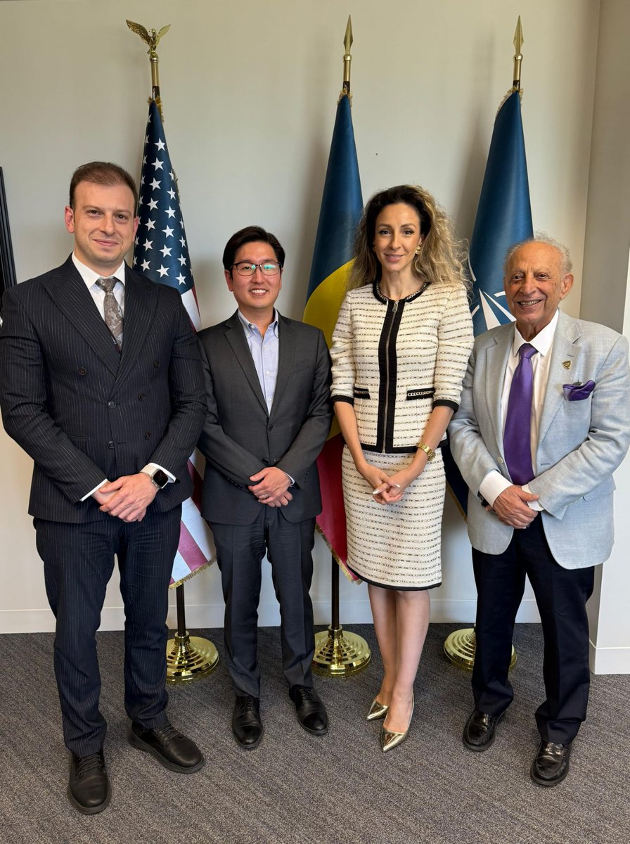 LuciaSava1's tweet photo. 🇷🇴🇺🇸Welcomed Cedars-Sinai International, one of the US’s top medical centers &amp; #LA2028’s official medical provider. 
🤝Discussions focused on collaborations in training, exchanges, research, and future visits to strengthen Romania–US medical ties.
#MedicalDiplomacy #CGLosAngeles https://t.co/4sE9A4Cwyg