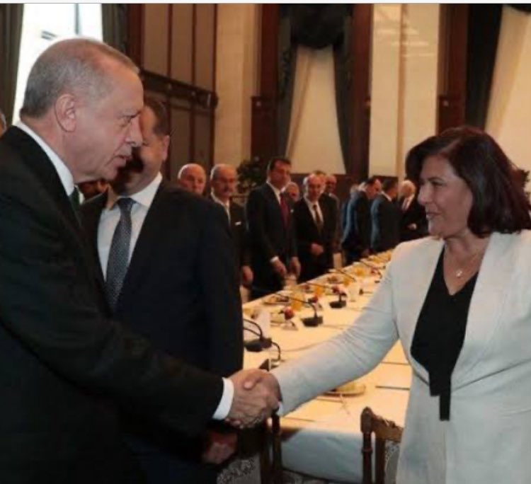 SON DAKİKA….SON DAKİKA….

Yarın Ak Parti’nin.24.Kuruluş yıldönümü.Aydın’da TOPUKLU EFE olarak bilinen ve CHP’den seçilen mevcut belediye başkanı Özlem ÇERÇİOĞLU’nun,Yeni pazar ve Sultanhisar belediye başkanlarıyla birlikte Ak Parti’ye katılması bekleniyor.