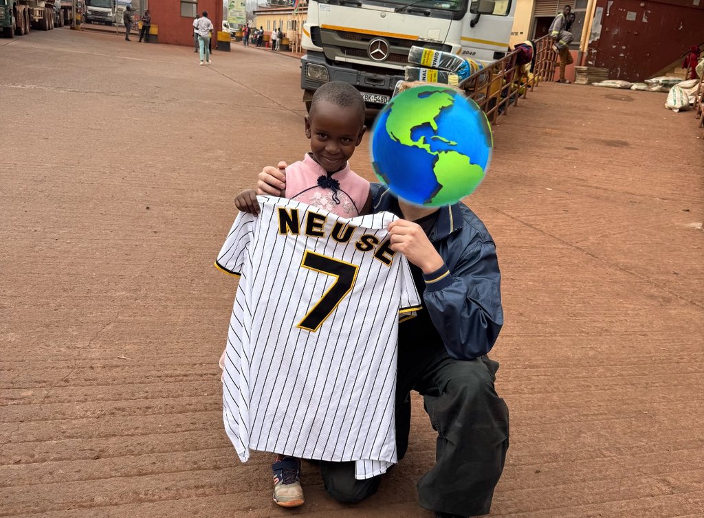 ブルンジに入国しました