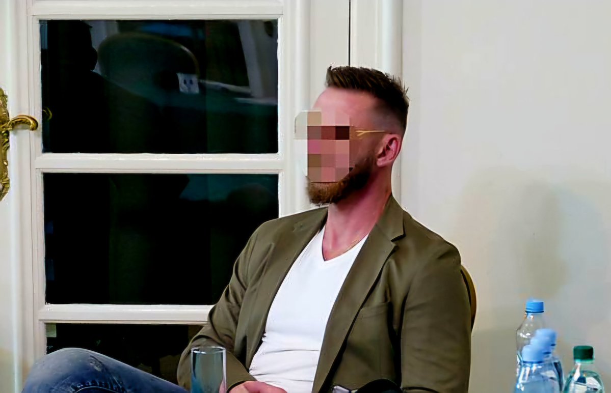 🇵🇱 MARCIN EDO (@edomarcin) on Twitter photo To ta eltarna Warszawka, o której wspomniał w nowym programie <a href="/DanielNawrocki_/">Daniel Nawrocki</a> , Filip Chajzer.
Paweł K. - łódzki adwokat znany z "trumien na kółkach", został w zeszłym tygodniu zatrzymany wraz z żoną. Sprawa dotyczyć miała narkotyków.
Policja przeszukała ich mieszkanie, To ta eltarna Warszawka, o której wspomniał w nowym programie <a href="/DanielNawrocki_/">Daniel Nawrocki</a> , Filip Chajzer.
Paweł K. - łódzki adwokat znany z "trumien na kółkach", został w zeszłym tygodniu zatrzymany wraz z żoną. Sprawa dotyczyć miała narkotyków.
Policja przeszukała ich mieszkanie,