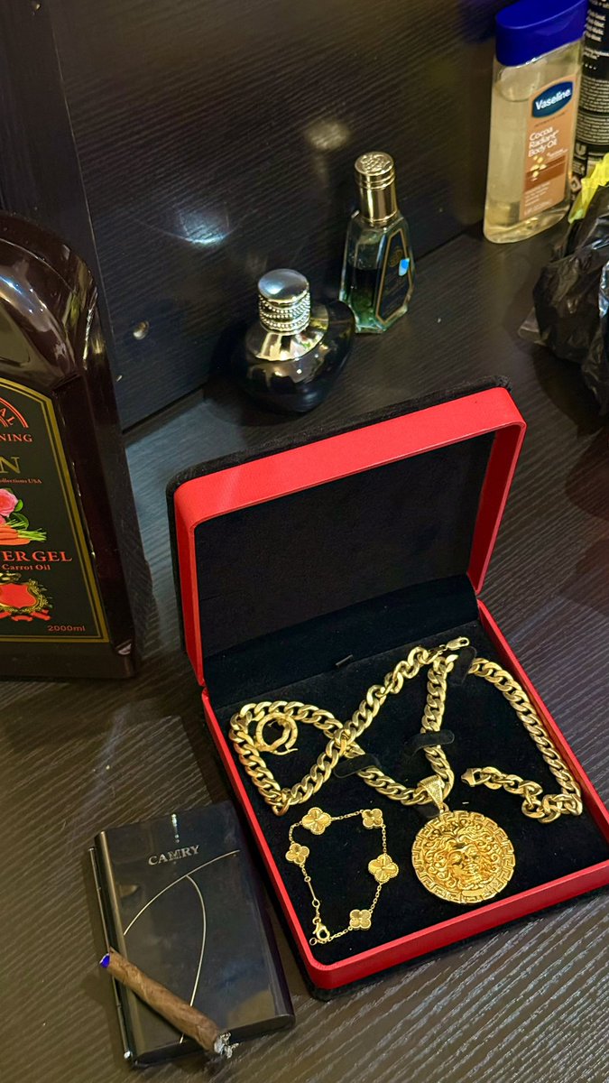 T W O L 🏴 (@wire__7) on Twitter photo THIS or THAT
Patronize <a href="/TWOLJEWELZ/">T W O L_JEWELZ ✨</a> today, we sell very shiny gold jewelry’s at the an affordable price ✨ THIS or THAT
Patronize <a href="/TWOLJEWELZ/">T W O L_JEWELZ ✨</a> today, we sell very shiny gold jewelry’s at the an affordable price ✨