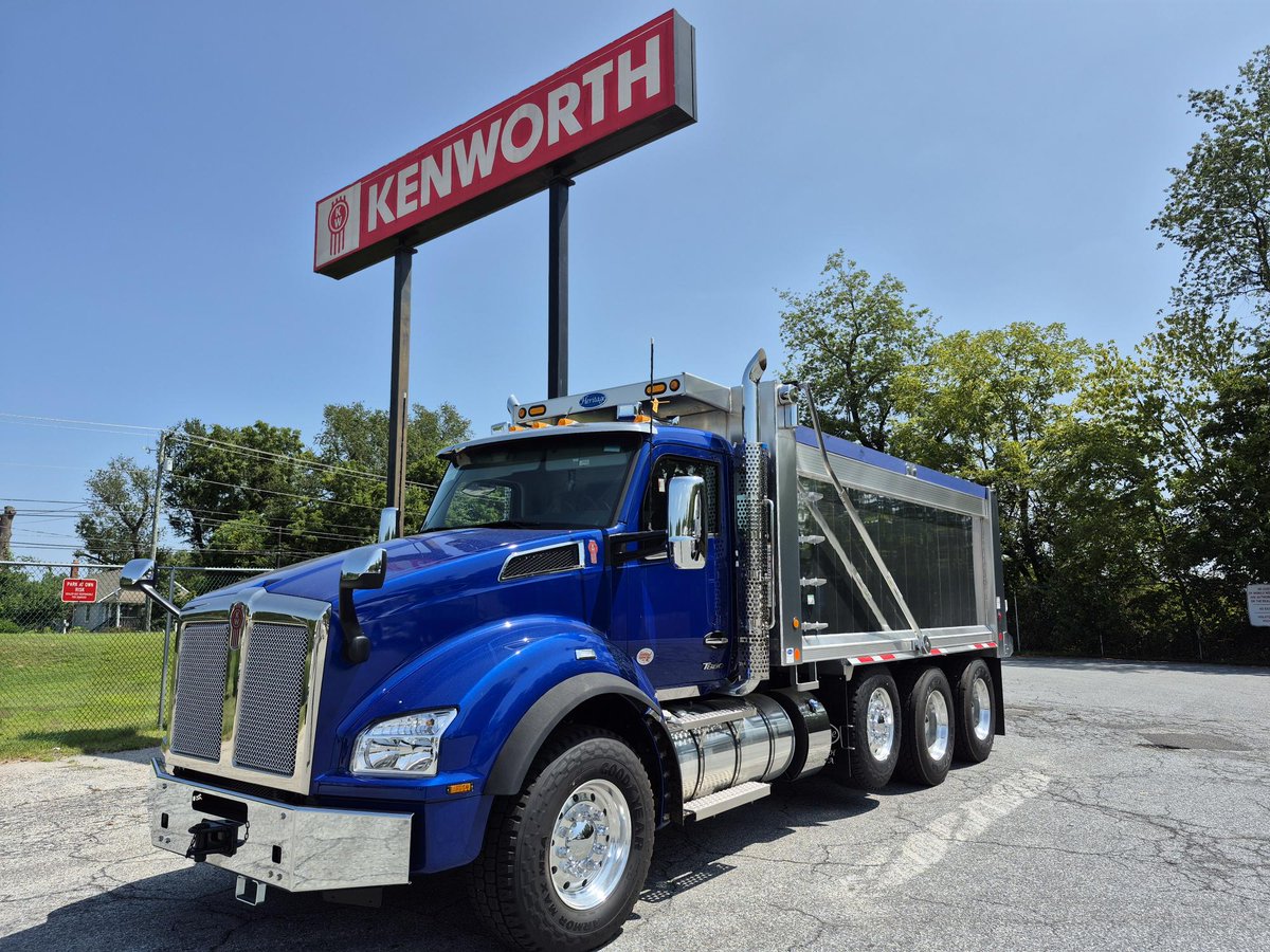 2025 Kenworth T880 Dump Truck for Sale. Equipped with Cummins X15, 500 HP, automatic Allison 6-speed TRNS &amp; Heritage Aluminum Body.
Stock Number: 132036
Pricing/Specs:
coopskw.com/product/new-ke…
140+ New Dump Trucks In Stock:
coopskw.com/product_catego…
Contact:
coopskw.com/contact-us