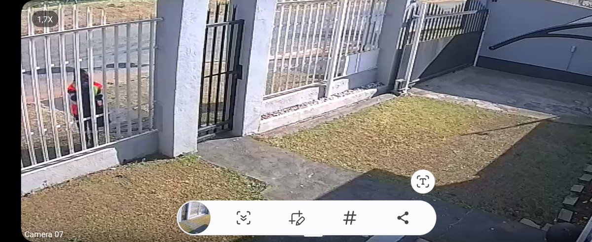 shantal516's tweet photo. @CityPowerJhb to check my box i explained it's on the pole she said she has to come in so then she starts taking pictures of me and my property saying I refused access and they will cut me https://t.co/YRQ5ptgyYO