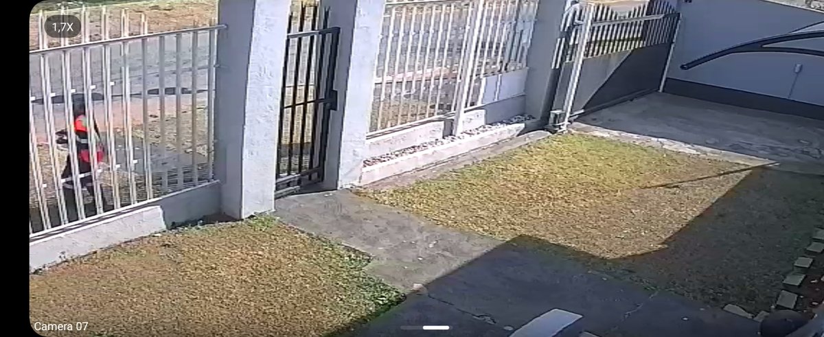 shantal516's tweet photo. @CityPowerJhb to check my box i explained it's on the pole she said she has to come in so then she starts taking pictures of me and my property saying I refused access and they will cut me https://t.co/YRQ5ptgyYO
