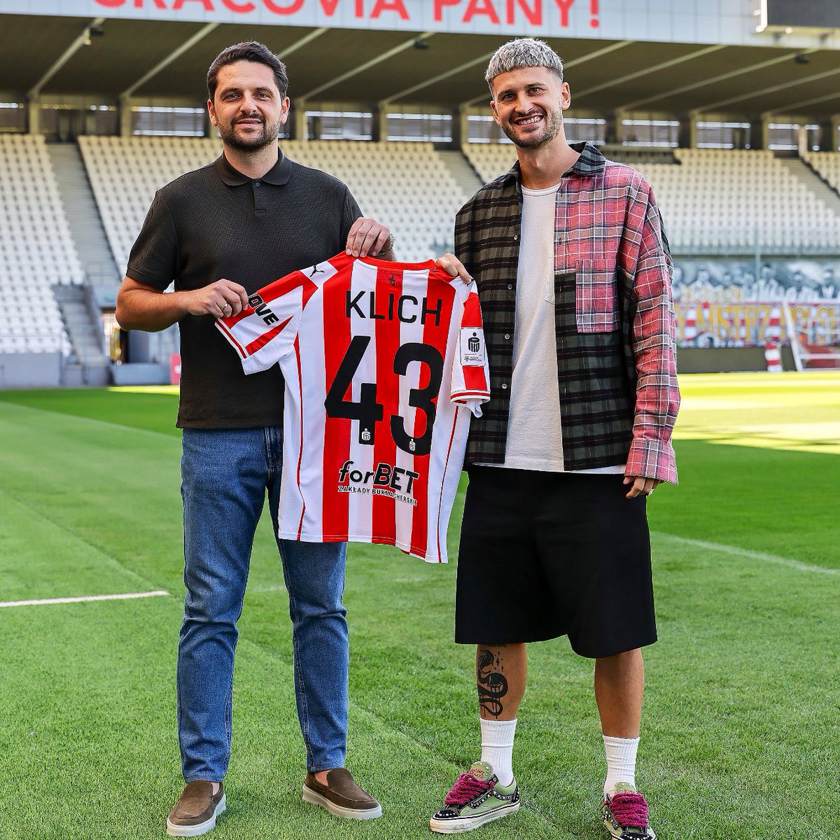🔙🇵🇱 Full circle!

🤩 <a href="/Cli5hy/">Mateusz Klich blue_tick</a> returns to Poland for a return in <a href="/KSCracoviaSA/">CRACOVIA</a> colours, who opened the doors to his professional career. A beautiful story!