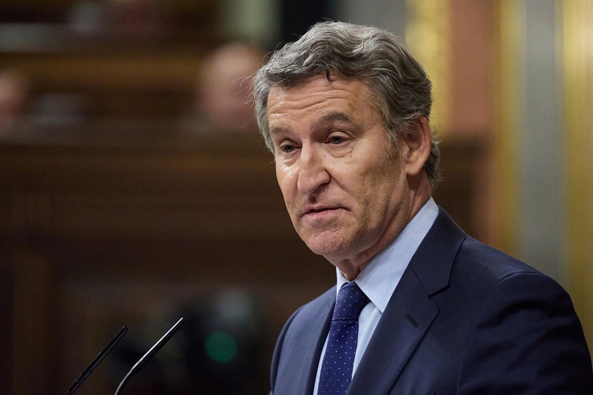 Uno de los mayores sinvergüenzas,  sino el que más de este país..
Decir que el gobierno central llegó tarde para la estinción de los incendios , cuando el sabe como expresidente de la XUNTA DE GALICIA que las competencias son de las comunidades autónomas..
UN PERSONAJE INDECENTE.
