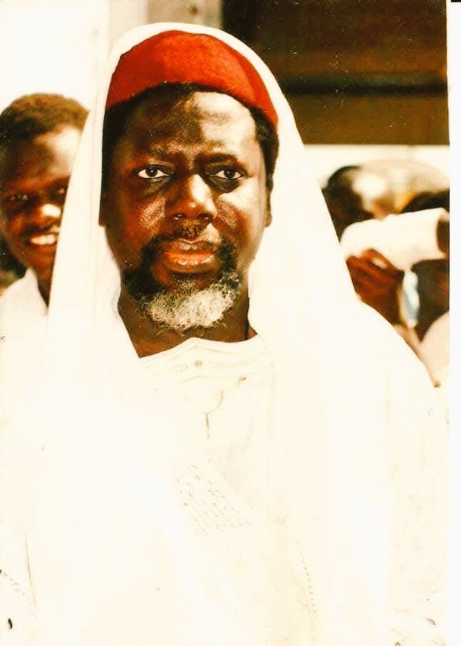 Niasse1900's tweet image. 𝗜𝗠𝗔𝗠 𝗛𝗔𝗦𝗦𝗔𝗡𝗘 𝗖𝗜𝗦𝗦𝗘 (𝗥𝗔).

The Son of Seydi Aliou Cisse and Seyda Fatima bint Ibrahima Niass and the Grandson of Shaykh Ibrahima Niass (RA).

Today 13th August. We mark 17 year&apos;s of your departure from this world. 

May Allāh continue to be pleased with you!