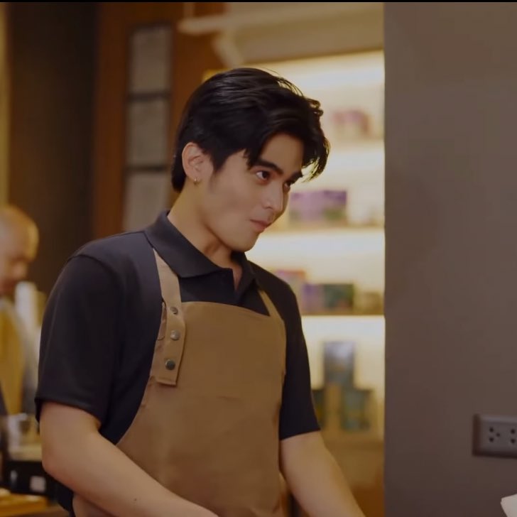 willcaluver's tweet photo. guys familiar ba kayo sa calle cafe na nagh-hire lang ng #poging barista? wala lang, parang isa kasi siya ron HAHAHAHAHA SOBRANG POGI
WILL AKING SALAMIN
#LasikNarrativeMV | #WillAshley
stream here: https://t.co/31orbL6lEq https://t.co/GRnQk1ssDv