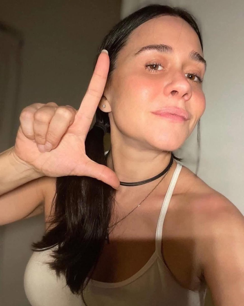 Faça como a atriz Alessandra Negrini.
FAZ  O  L.