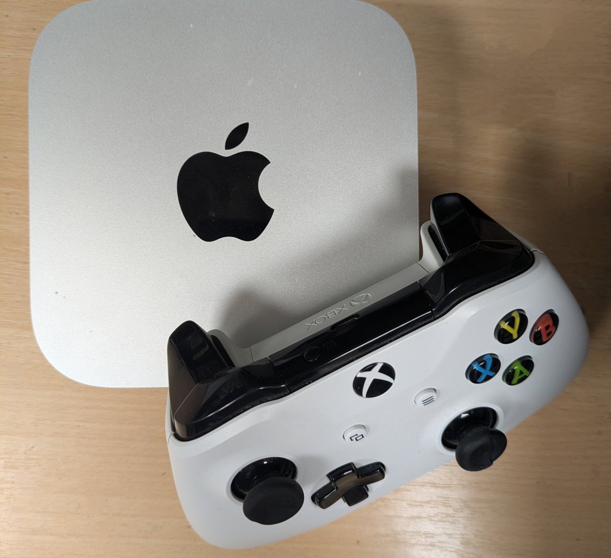 techbuzzfr1's tweet photo. Ceci est une Xbox 💚 pause déjeuner et petite séance gaming 👍
#Xbox #XboxSeriesS  #XboxGamePass #gamer #xcloud #cloudgaming #Apple #macmini #thisisxbox https://t.co/aHykcaHUYR