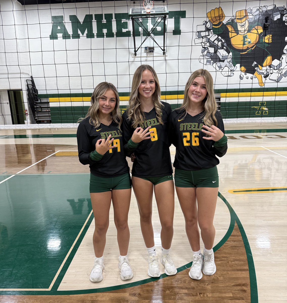 AmherstSteeleVB's tweet photo. 3 DAYS!☄️💚🏐💛

8/16: Amherst @ Perrysburg https://t.co/UNhi4UPZ4l