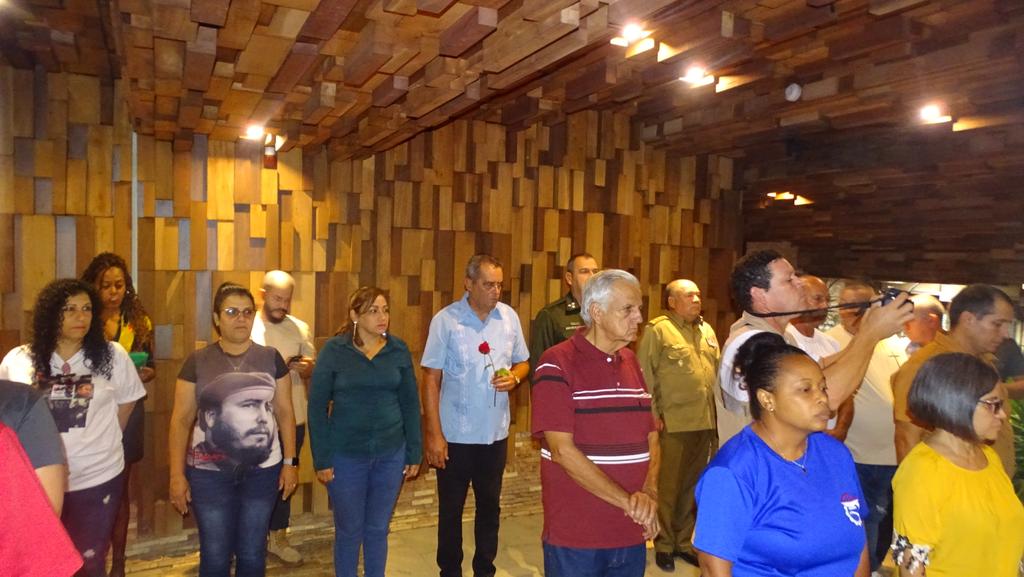 Ante el legado inmenso de Fidel y el Che, reafirmamos nuestra convicción y compromiso con su filosofía: la lucha incansable, el trabajo por el pueblo y el amor a la Patria. Su ejemplo sigue siendo la guía de #VillaClara y de toda #Cuba. ¡Fidel vive en nuestra Revolución! 🇨🇺