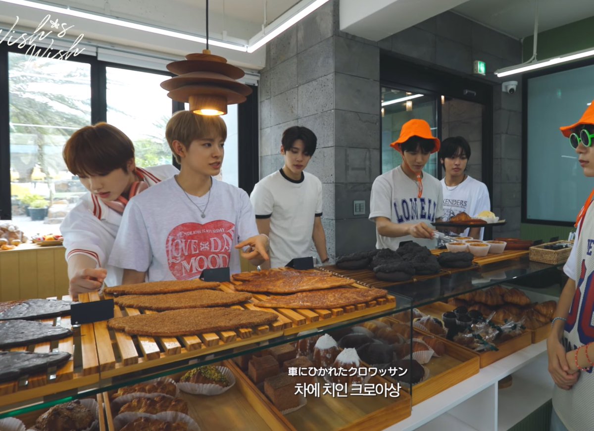 yuuum_45's tweet photo. 유우시가 크룽지 보더니 “차에 치인 크로아상” 이럼 ㅆㅂ https://t.co/Ct5Fu3GrHm