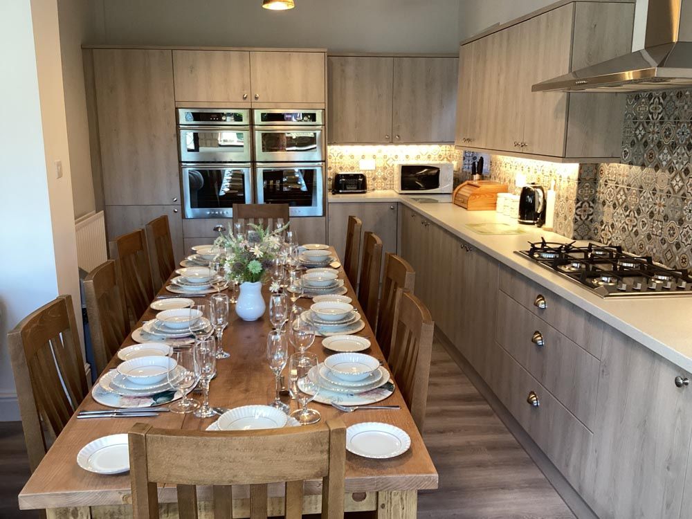 TheHolidayCots's tweet photo. ๐ก The Haven ๐ก
Recently renovated, this spacious property is perfect for families or groups looking to enjoy a memorable getaway together.
๐๏ธSleeps 10
https://t.co/yIKQvjIDa9
#TheHaven #TwoDales #Matlock #LuxuryCottage #GroupGetaway #FamilyFriendlyStay #UKHolidays #Derbyshire https://t.co/pNlpDCBv5N