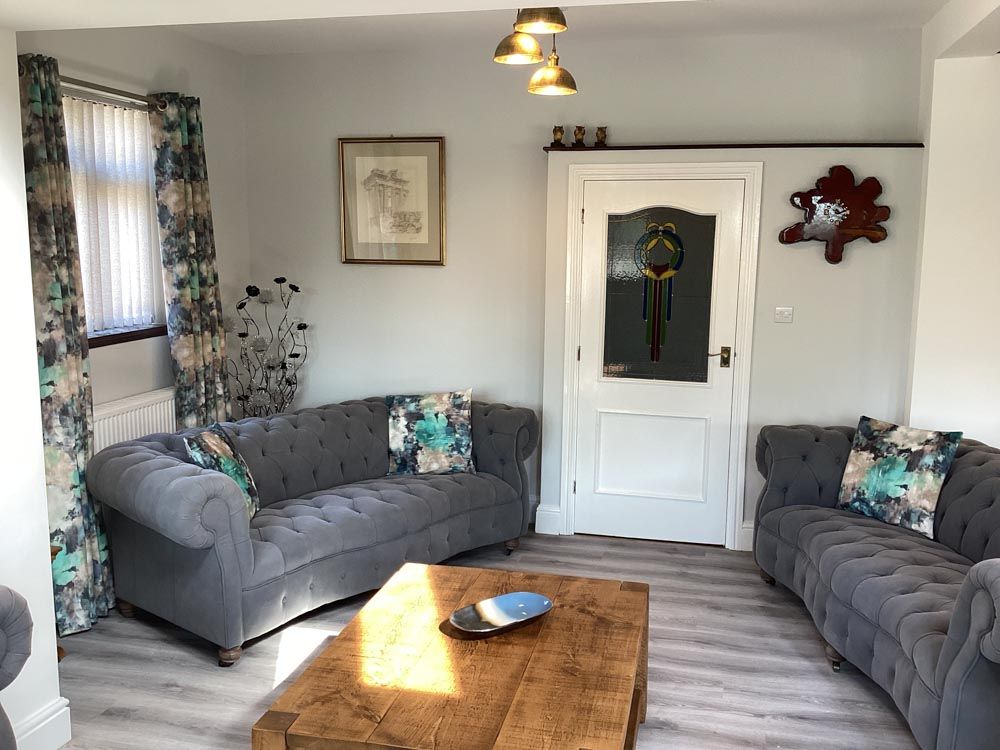 TheHolidayCots's tweet photo. ๐ก The Haven ๐ก
Recently renovated, this spacious property is perfect for families or groups looking to enjoy a memorable getaway together.
๐๏ธSleeps 10
https://t.co/yIKQvjIDa9
#TheHaven #TwoDales #Matlock #LuxuryCottage #GroupGetaway #FamilyFriendlyStay #UKHolidays #Derbyshire https://t.co/pNlpDCBv5N