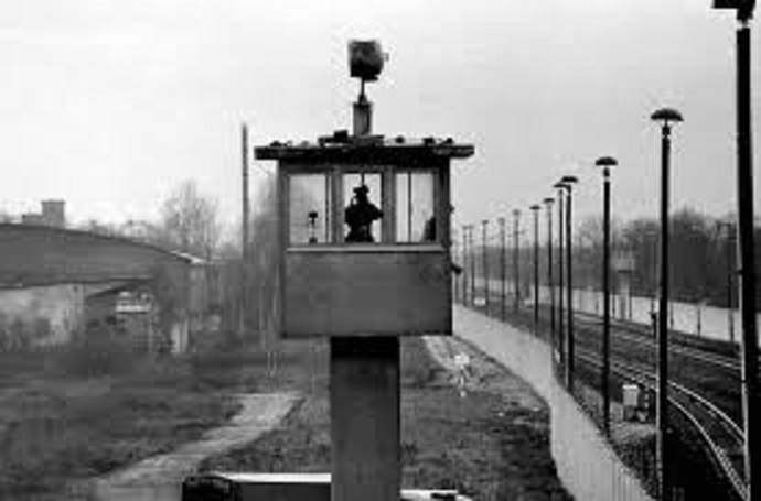 erich48's tweet photo. @inesschwerdtner #Zeigen Sie nur 1 X Anstand, halten Sie einfach mal das hetzerische Maul.
Wenigstens mal an diesem Tag des größten Verbrechens der SED-MÖRDERSCHWEINE !
IHR SEID DIE ENKELPARTEI DER SED- VERBRECHER ! https://t.co/QyCWRRX3ys