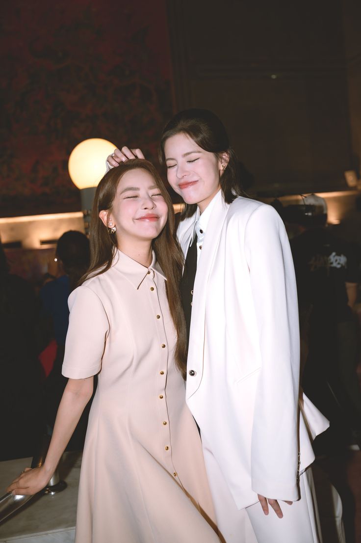 satoxaki's tweet photo. my new obsession 

#fay_riezz #maywyda #SWSHGL https://t.co/Q66t0bA2Yz