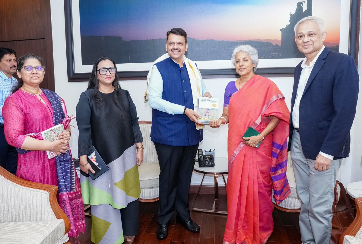 Had a productive meeting with Dr Soumya Swaminathan ji to carry forward Dr M.S.Swaminathan ji’s work on empowering women farmers, climate-health-nutrition nexus, millets, Biohappiness Centres in the State, combatting Air Pollution and TB in the State.
Looking forward to