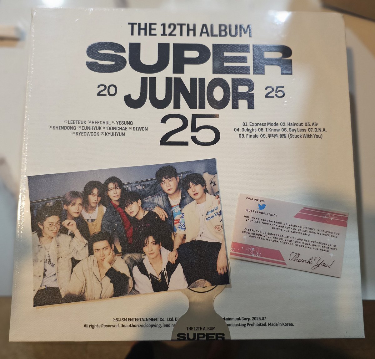 maandoe's tweet photo. #SuperJunior album is here and so huge!! Thank you @daesangdistrict!! https://t.co/JlmJNLtkdH