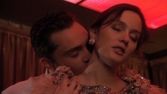 coupplefeelings's tweet photo. neck kisses >>>>> https://t.co/V9Y0VE7u4u