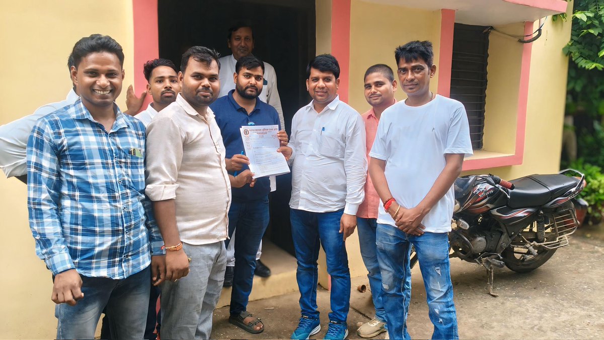 psunionup's tweet image. #PSU36

आज विकासखंड लम्भुआ जनपद सुलतानपुर के पंचायत सहायकों द्वारा ADO (P) को क्रॉप सर्वे से सम्बंधित मांगो विषयक ज्ञापन दिया गया, यदि हमारी मांगो को पूरा नहीं किया जायेगा तो हम फसल सर्वेक्षण का पूरी तरह से #बहिष्कार करेंगे

आज के ज्ञापन में  ब्लॉक अध्यक्ष पवन कुमार सरोज जी,…