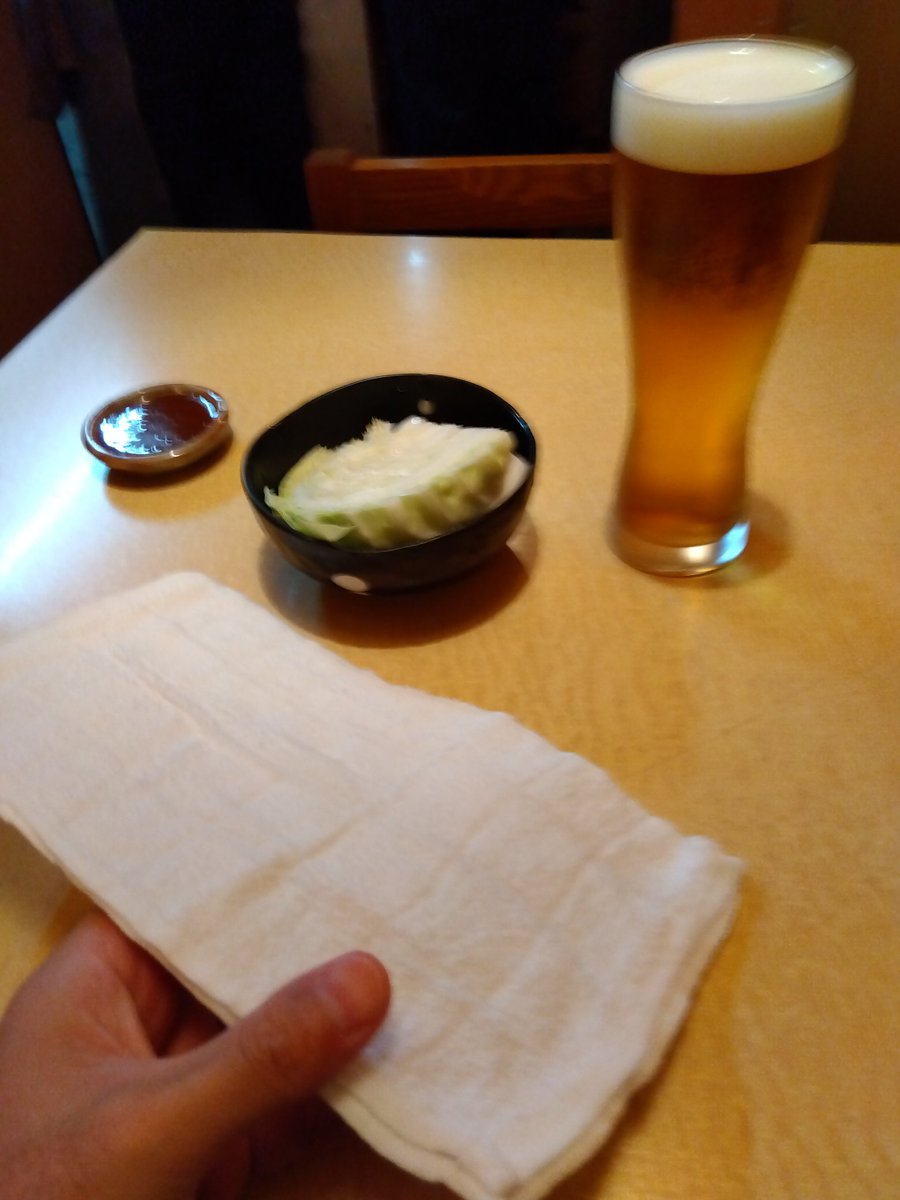 今日の怒りはきょうのうちにビールで洗い流す！
お絞りは「温かい」「冷たい」「超冷たい」から選べる。超冷たいの選んだら板出てきたwww
#笑顔亭