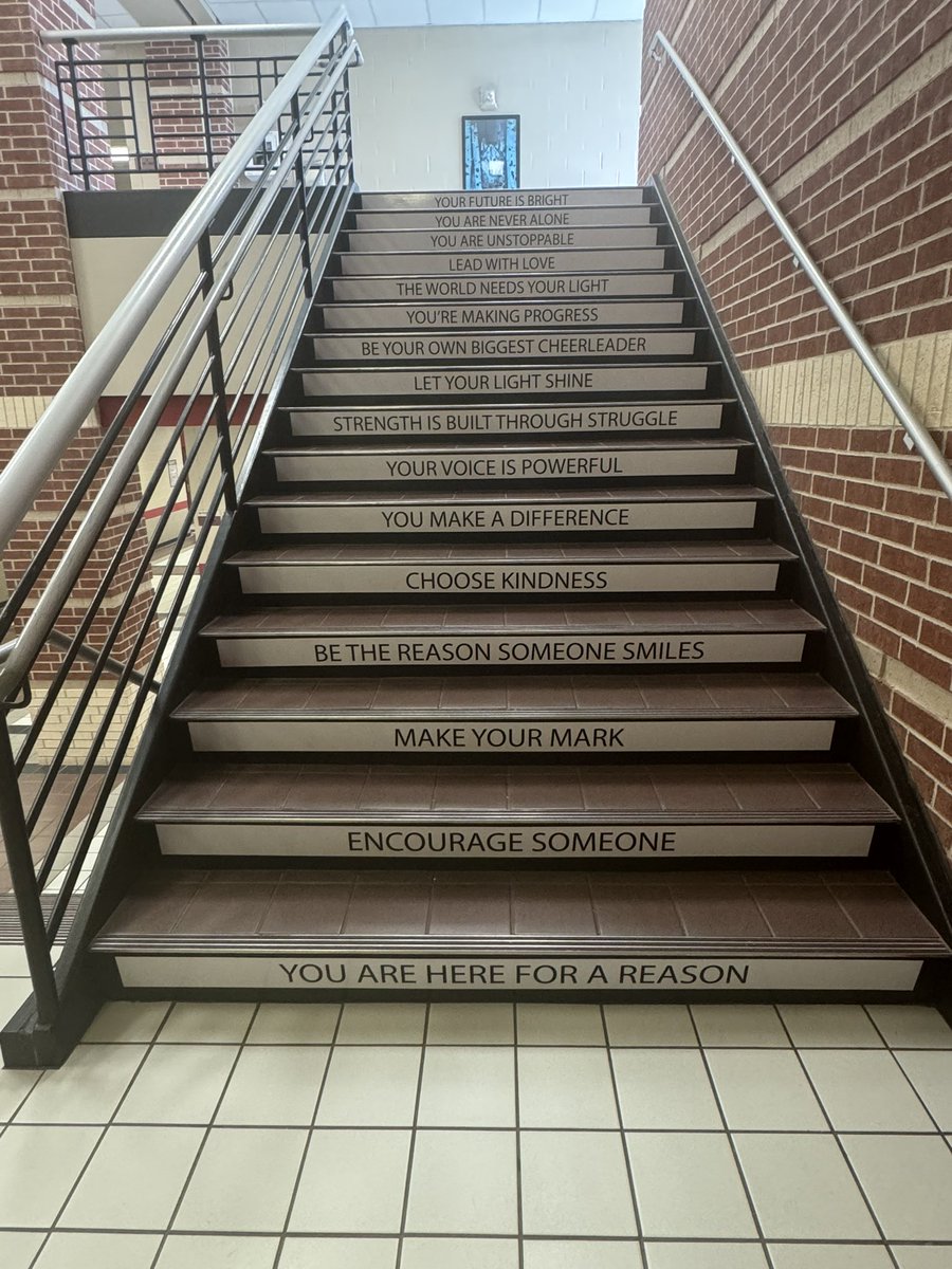 ryan_saam_AP's tweet photo. My absolute favorite day of the year. Excited to welcome 600 6th graders through our doors!! #KatyISDFirstDay https://t.co/0Y62Q4FLa2