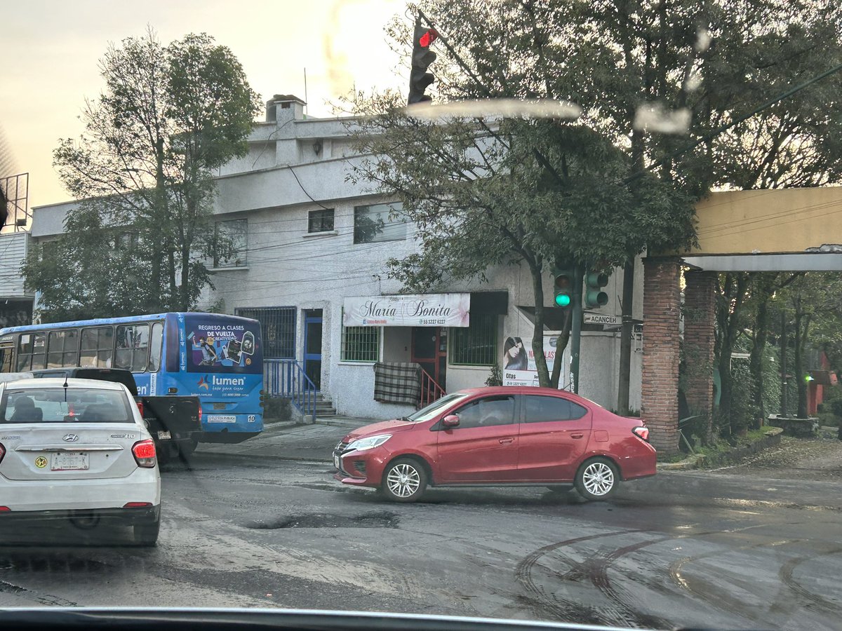 Joaxos's tweet photo. @TlalpanAl @SOBSECDMX @El_Universal_Mx @LuisCardenasMx Urge reparar baches en Av. Picacho-Ajusco, dirección Periférico, entre Acancéh y Chemax, Tlalpan. Toda la avenida necesita atención antes del regreso a clases. #Bachetón #Tlalpan #CDMX https://t.co/ZGXTiSmMSH