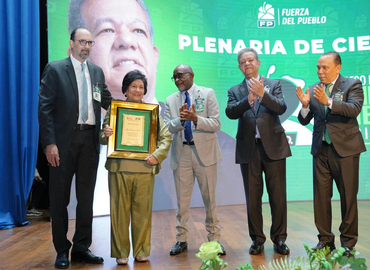 Feliz cumpleaños para nuestra reina 👸 Doña Ligia en su cumpleaños 🎁 #FuerzaDelPueblo celebramos su natalicio con alegría y felicidad.