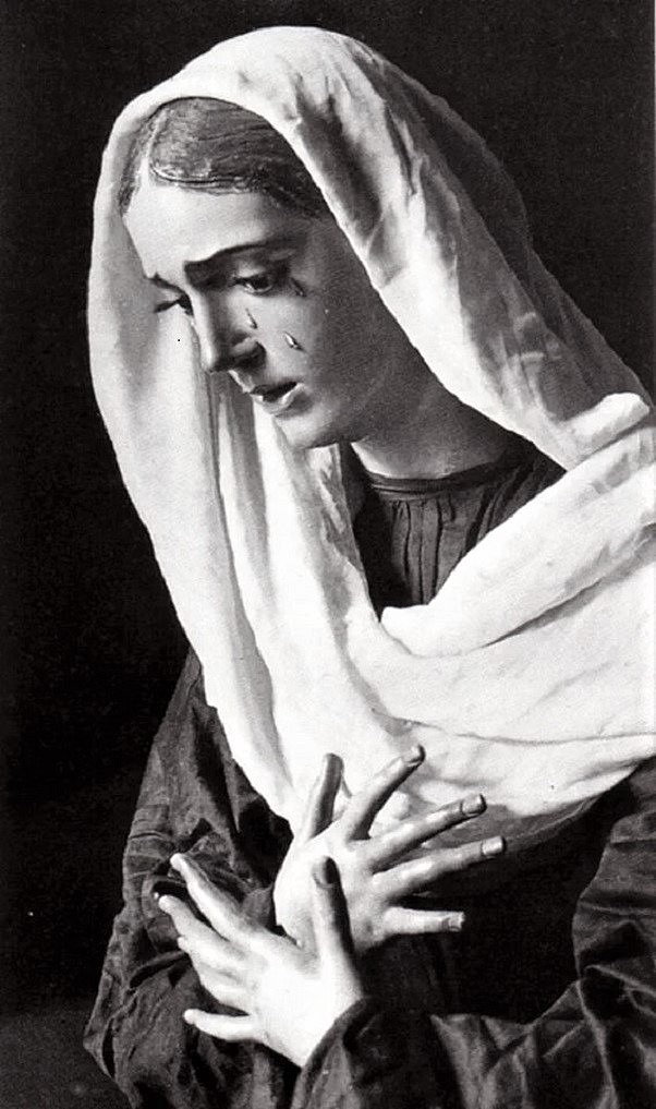 ¿Sabías que...? Durante el verano de 1936, la Virgen de la Piedad de la <a href="/SgdaMortaja/">Hdad Sagrada Mortaja</a> fue ocultada en la casa del cónsul de Checoslovaquia, por entonces Hermano Mayor de la corporación.