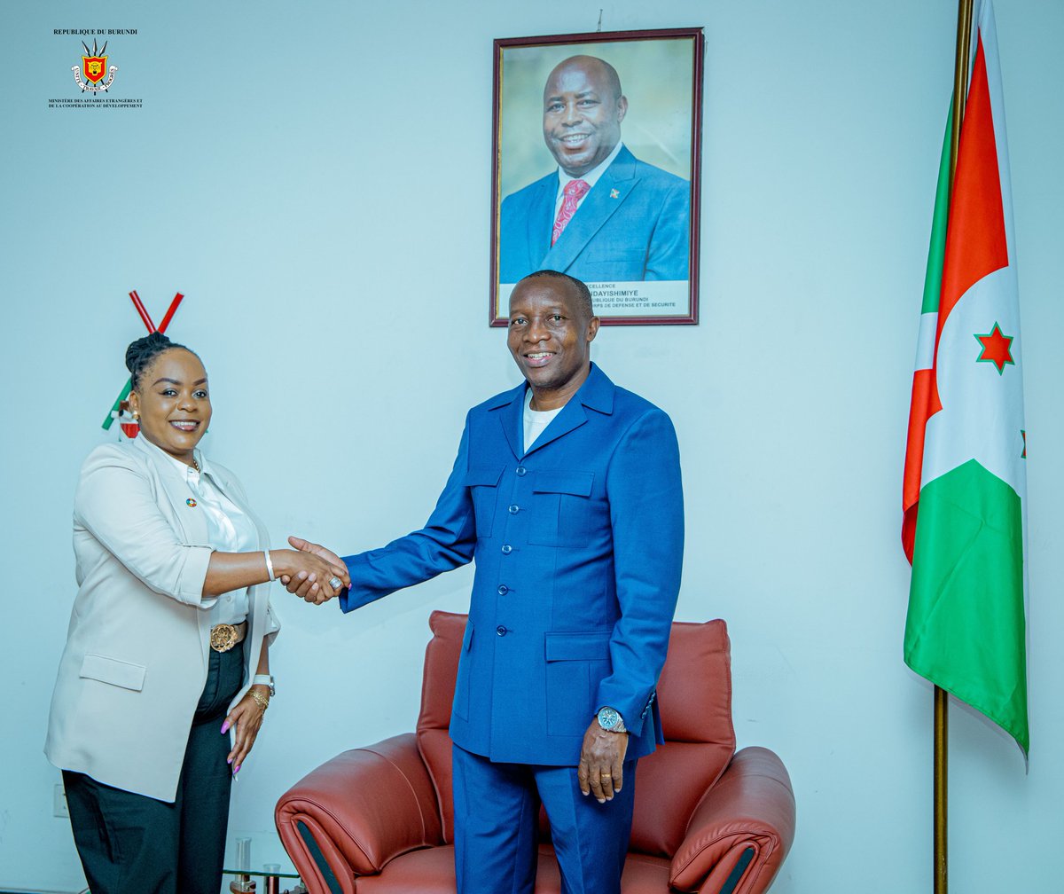 Le 13 août 2025, Son Excellence l’Ambassadeur Edouard BIZIMANA, Ministre des Affaires Étrangères, de l’Intégration Régionale et de la Coopération au Développement, a accordé une audience à la Directrice de Rise and Shine House Dr. Nisabwe Florence, dans le cadre d’une visite de