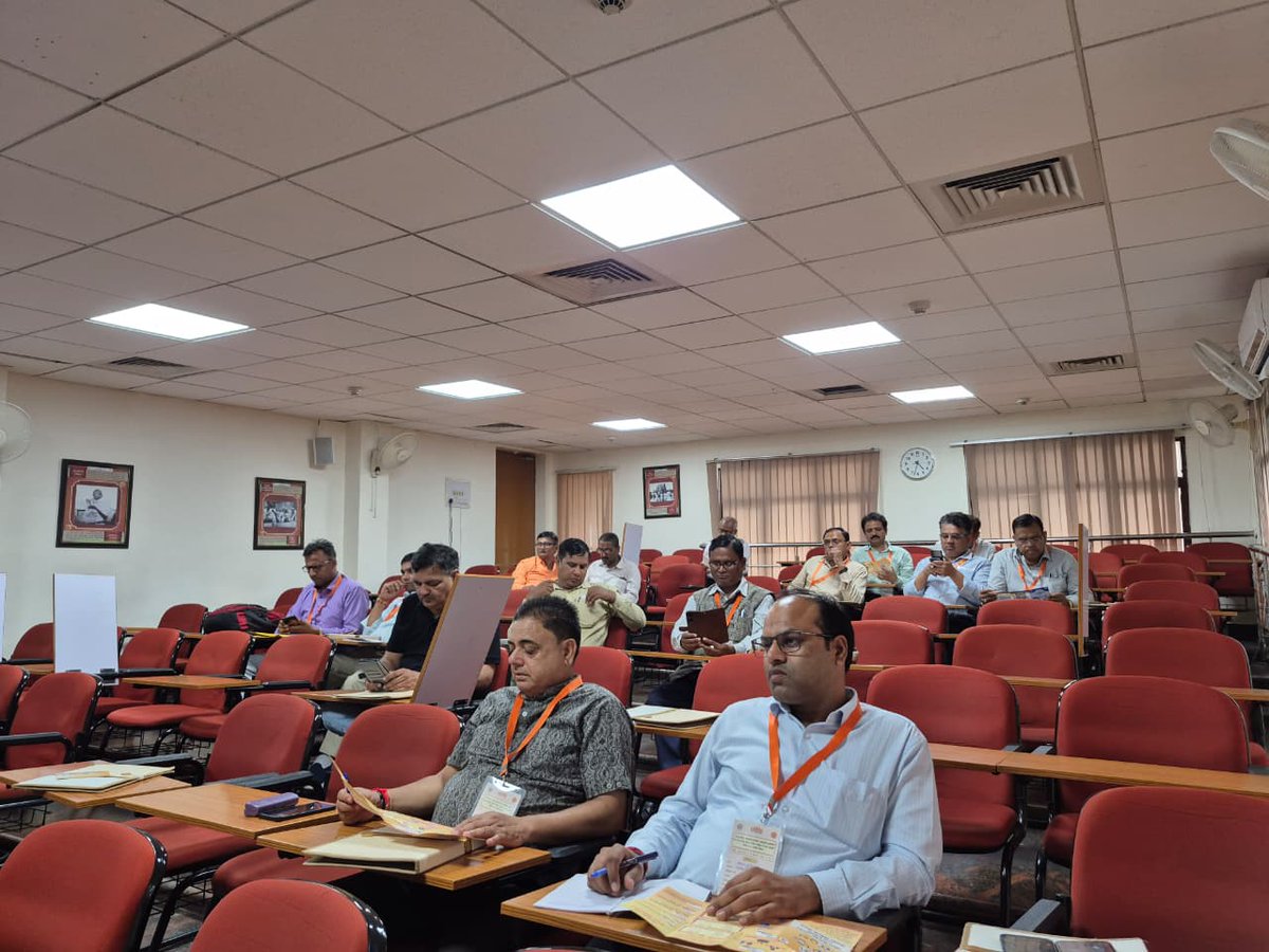 PDDUStateYojana's tweet image. साचीज़ की मुख्य कार्यपालक अधिकारी श्रीमती अर्चना वर्मा एवं निदेशक पंचायती राज श्री अमित कुमार सिंह के निर्देशन में आज, 13 अगस्त 2025 को पंचायती राज निदेशालय में  योजना के अंतर्गत एक दिवसीय विशेष प्रशिक्षण शिविर आयोजित किया गया।

@archana_ias2014
#statehealthcard #cashlesscard