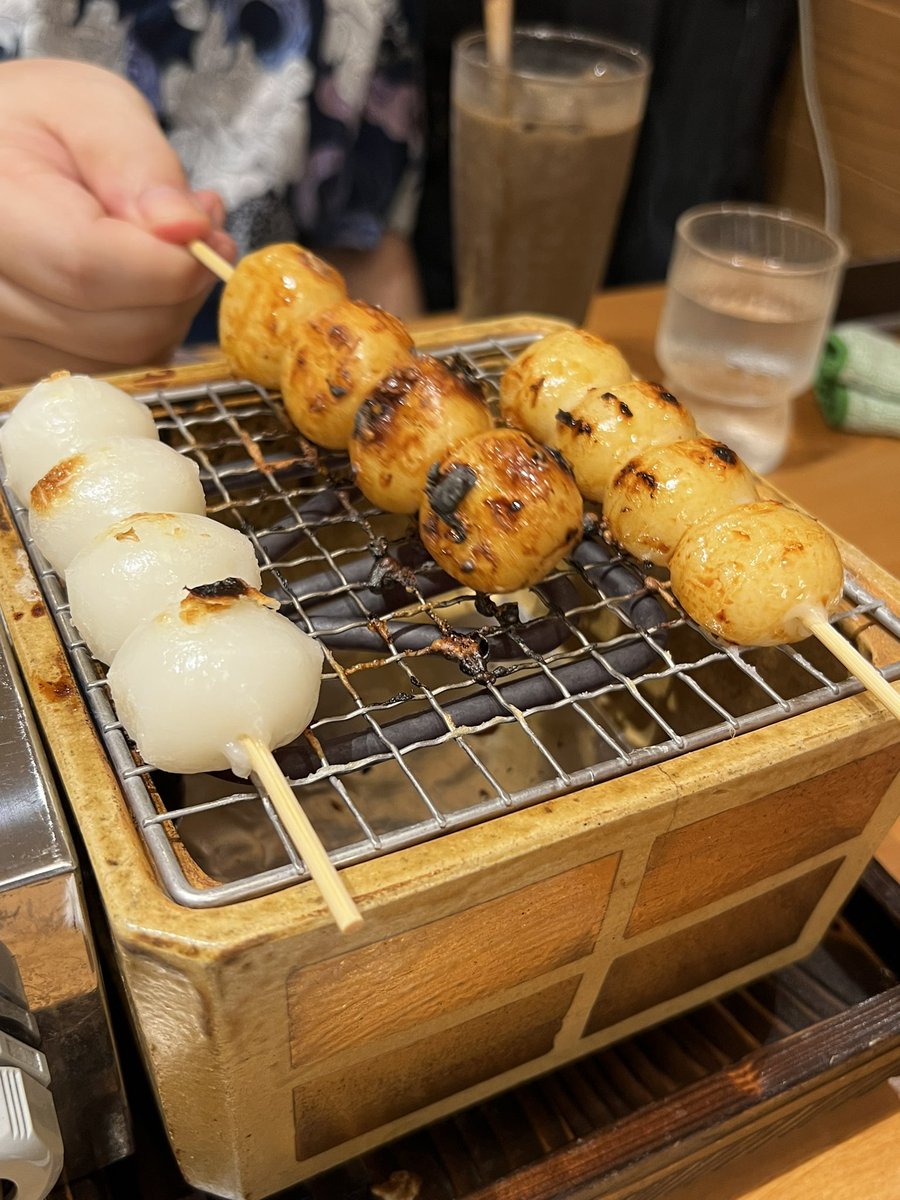 original_pe's tweet photo. おじさん3人で団子焼きながら食べるなど https://t.co/P8SpQqvR0z