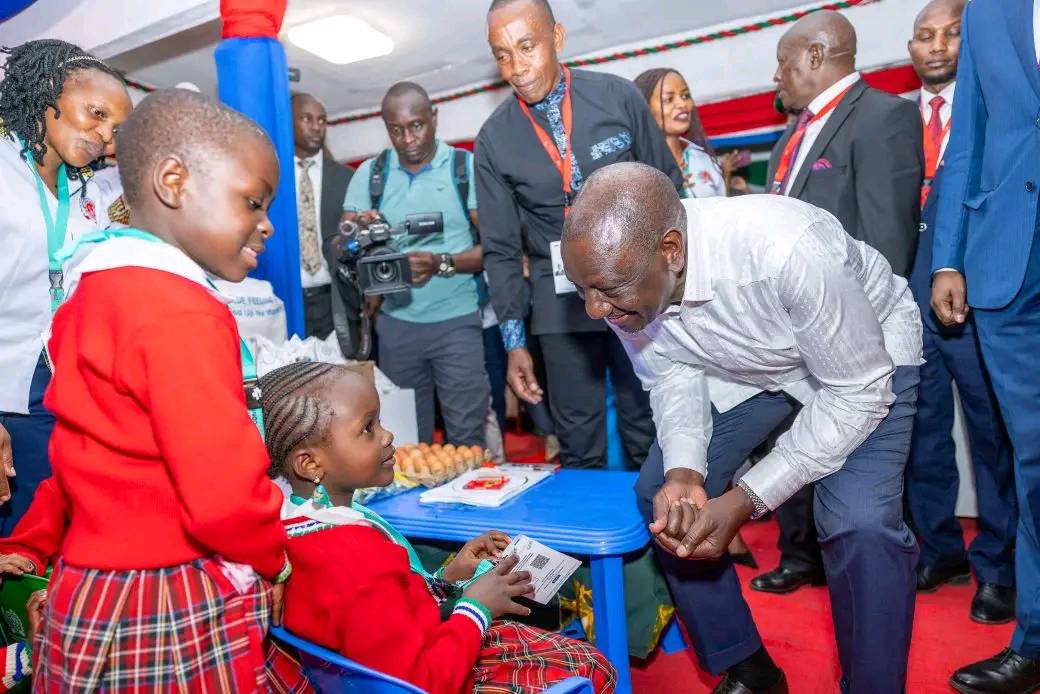 Bravebrandsmedi's tweet photo. President William Ruto interacts with ECDE pupils at the Kiambu County stand during the Devolution Conference 2025 in Homa Bay County. https://t.co/JwJXVYOfrO