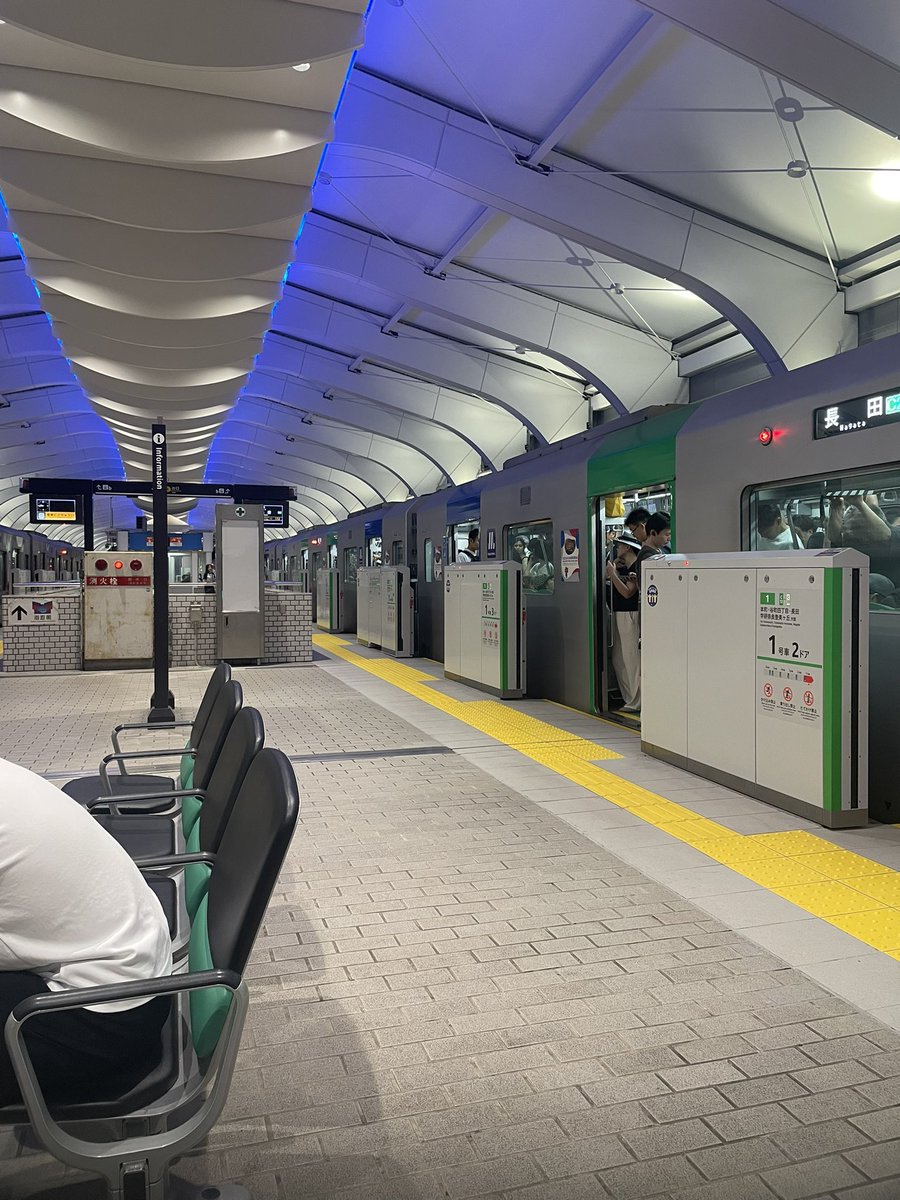 神戸の街角 tweet media