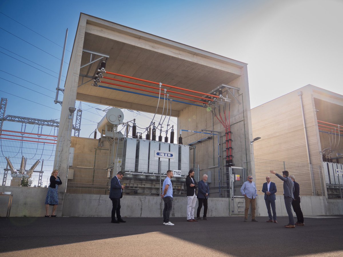 ⚡️Dnes jsem navštívil transformační stanici na Lochkově, která od svého otevření v roce 2023 zajišťuje spolehlivé dodávky elektřiny pro významnou část jihozápadní Prahy. Toto zařízení hraje klíčovou roli v rozvoji rychle rostoucí oblasti, od Slivence a Lochkova až po Barrandov,