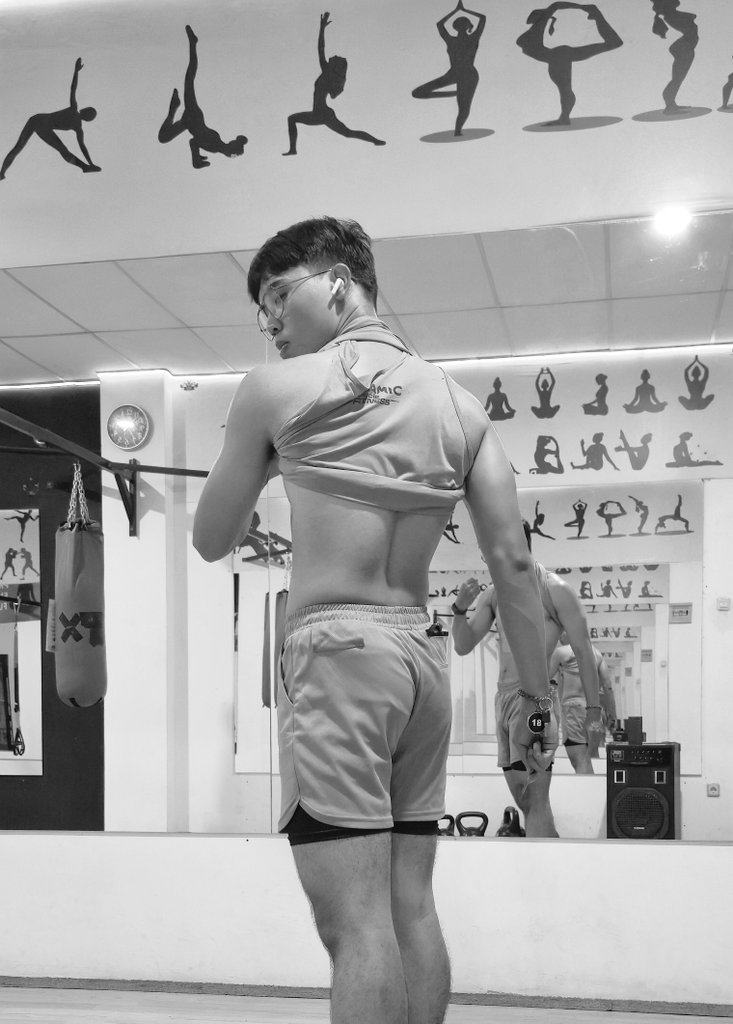 Highry5's tweet image. Kneel