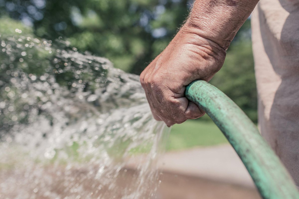 🔴 𝗔𝗹𝗲𝗿𝘁𝗲  𝘀𝗲́𝗰𝗵𝗲𝗿𝗲𝘀𝘀𝗲 Les 158 communes du Pays Basque  passeront au niveau « Alerte sécheresse », à compter du vendredi 15  août. Certains usages non essentiels de l'eau sont restreints ou  interdits. 👉 bit.ly/3UrJf2s