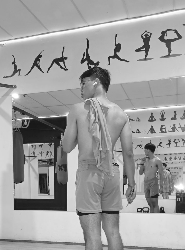 Highry5's tweet image. Kneel