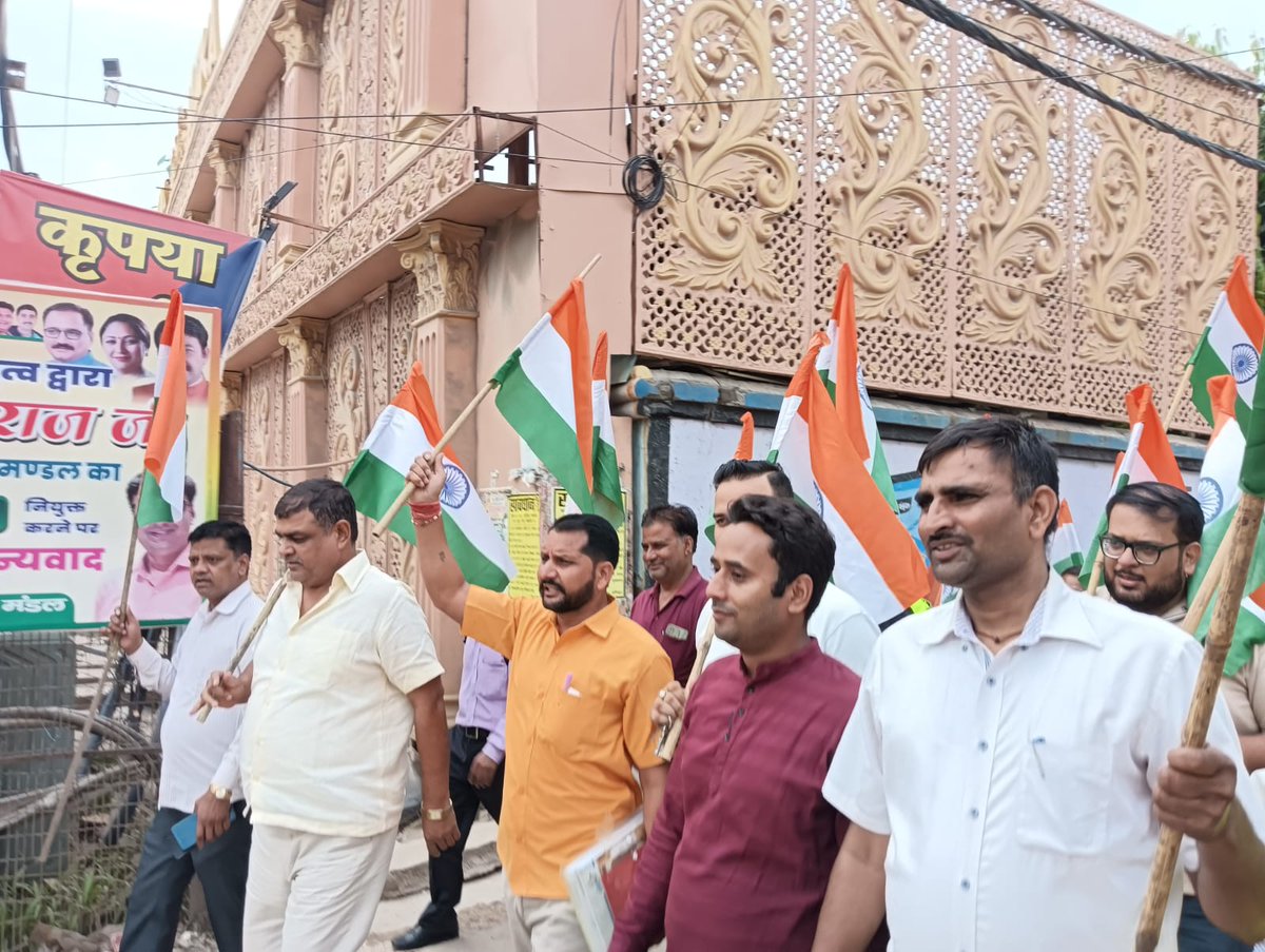 DMCentralDelhi's tweet photo. Tiranga Rally #HarGharTiranga2025 organised in Burari - Timarpur with active participation of general public and SDM Civil Lines #IndependenceDay2025 https://t.co/ZcU5G91UZY