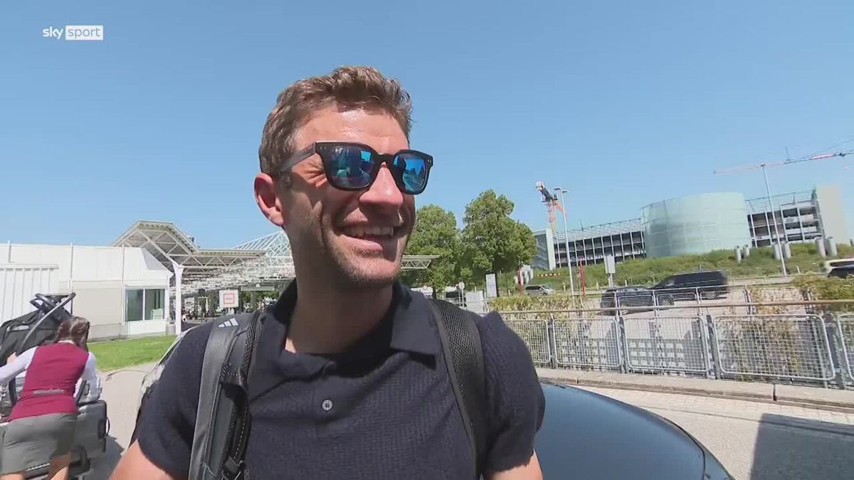 iMiaSanMia's tweet photo. Thomas Müller flew to Vancouver this afternoon to join his new team. Monday was his last day of training at Bayern [📸 @SkySportDE] https://t.co/7yYYzkY3Il