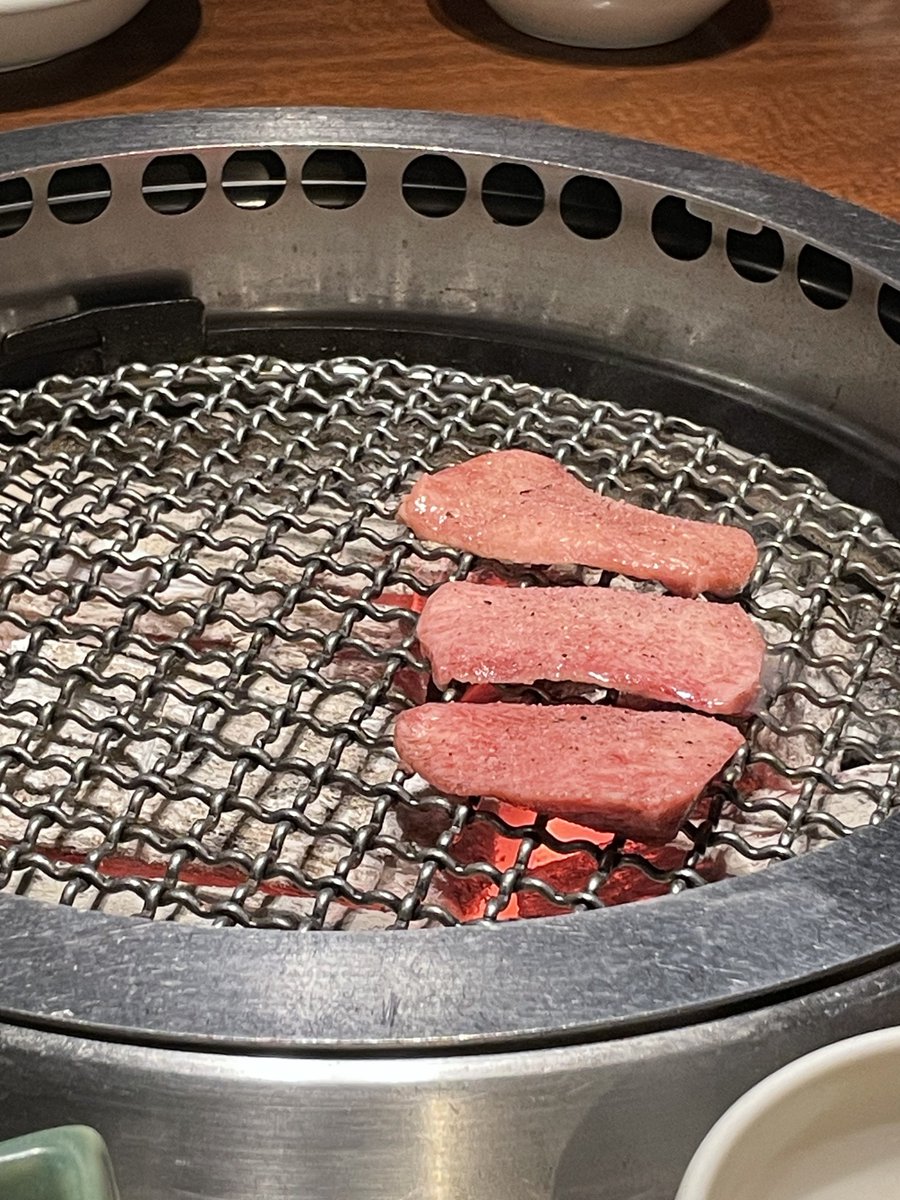 AsrielArielle's tweet photo. 誕生日だったのでお肉食べました😍 https://t.co/FDVNVyWeDW