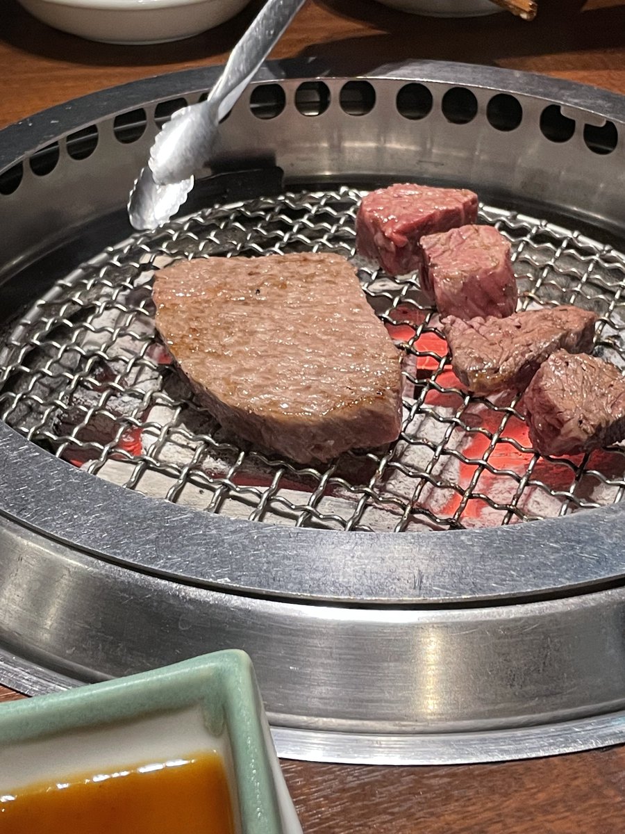 AsrielArielle's tweet photo. 誕生日だったのでお肉食べました😍 https://t.co/FDVNVyWeDW
