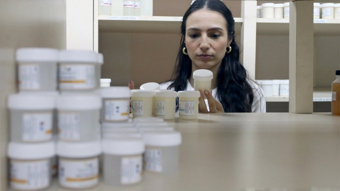 LaInventadera's tweet photo. #13Ago

El Laboratorio de Fórmulas Magistrales de la UCV produce medicamentos personalizados a diversas dolencias, hace investigación y labor social. Tres razones para hacerlo más visible

✍️ Teresa Ovalles @Candanguita3
📸 Abraxas Iribarren

📰https://t.co/t1s4tVLW6N https://t.co/cop8adTBth