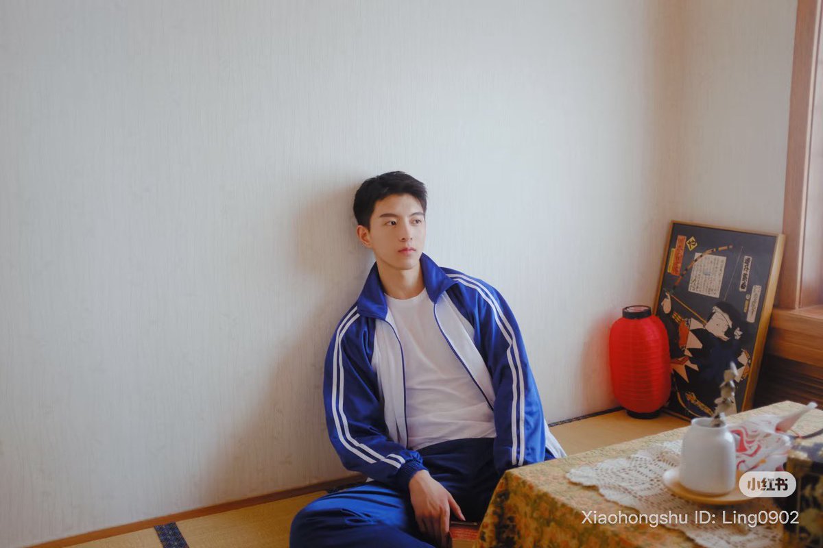 มุง ชิวติ่วเจี๋ยกะชุดนักเรียนโคตรรุ่นพี่ โคตรประธานนักเรียน