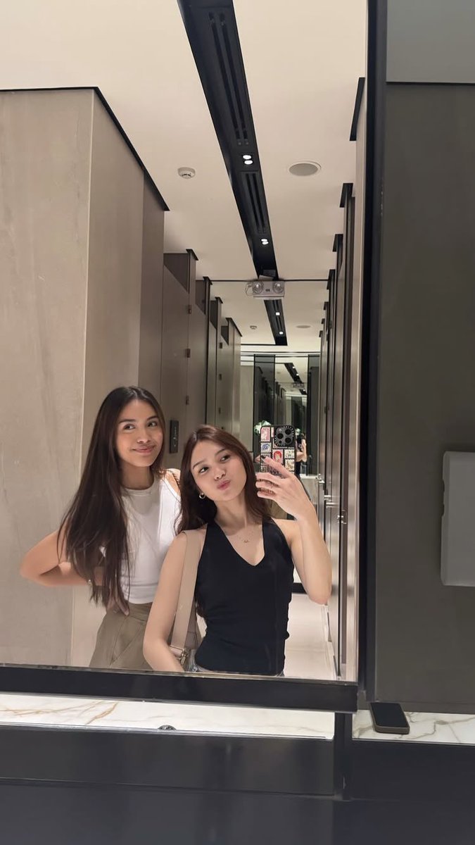 TEAM FRANKIRA OFFICIAL 🌻 (@teamfrankiraofc) on Twitter photo Francine with her bestfriend Ashley Diaz☺️
📷: Ashley Ig stories
instagram.com/stories/_ashle…
#FrancineDiaz | <a href="/francinecarreld/">Francine Diaz</a> Francine with her bestfriend Ashley Diaz☺️
📷: Ashley Ig stories
instagram.com/stories/_ashle…
#FrancineDiaz | <a href="/francinecarreld/">Francine Diaz</a>