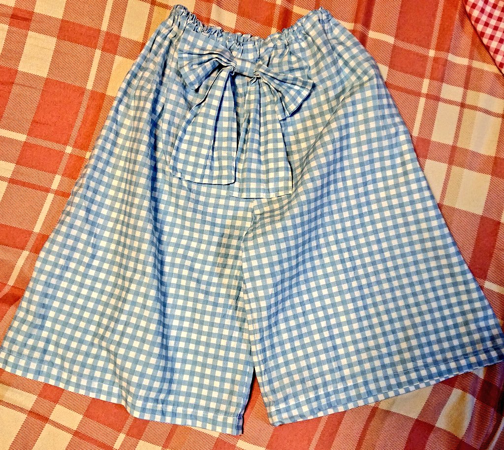 tunacrepe's tweet photo. 初めてキュロットスカート作ってみた
ミシン難しいですね💦
＃キュロットスカート https://t.co/xtlEOs2Oqz