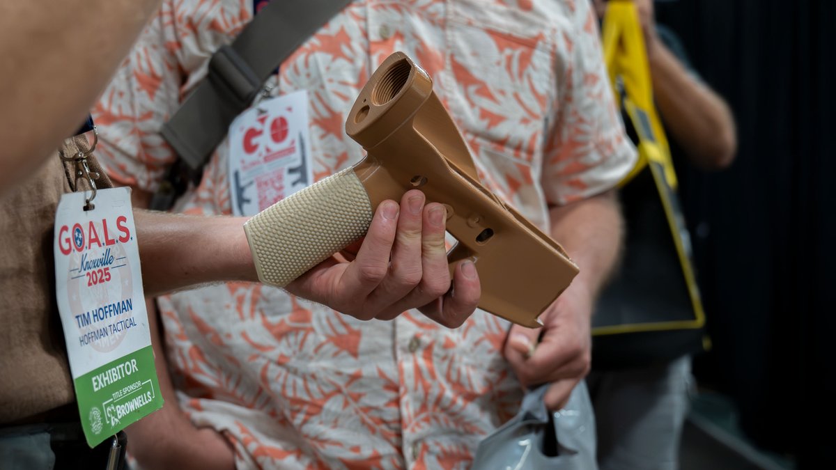 Inspecting a very clean print at GOA GOALS. This was brought in by a based show attendee.